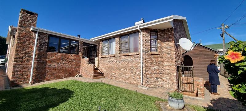 4 Bedroom Property for Sale in Fraaiuitsig Western Cape